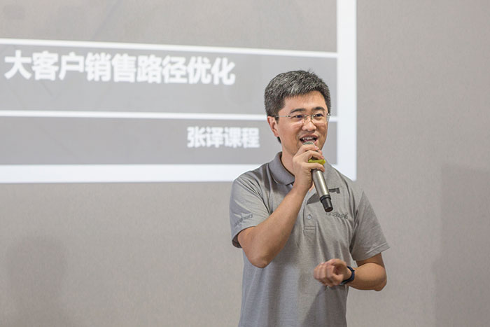 百聯(lián)開展新一輪培訓(xùn)：提高員工職業(yè)素質(zhì)，增強(qiáng)客戶服務(wù)能力