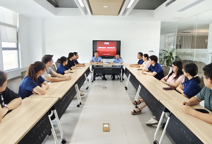 百聯(lián)開展“破除網(wǎng)絡(luò)謠言  清朗網(wǎng)絡(luò)空間”專題講座 百聯(lián)開展“破除網(wǎng)絡(luò)謠言  清朗網(wǎng)絡(luò)空間”專題講座